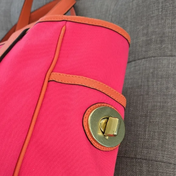 Vibrant Pink and Orange Tote Bag with Spacious Interior and Durable Material - Picture 4 of 14